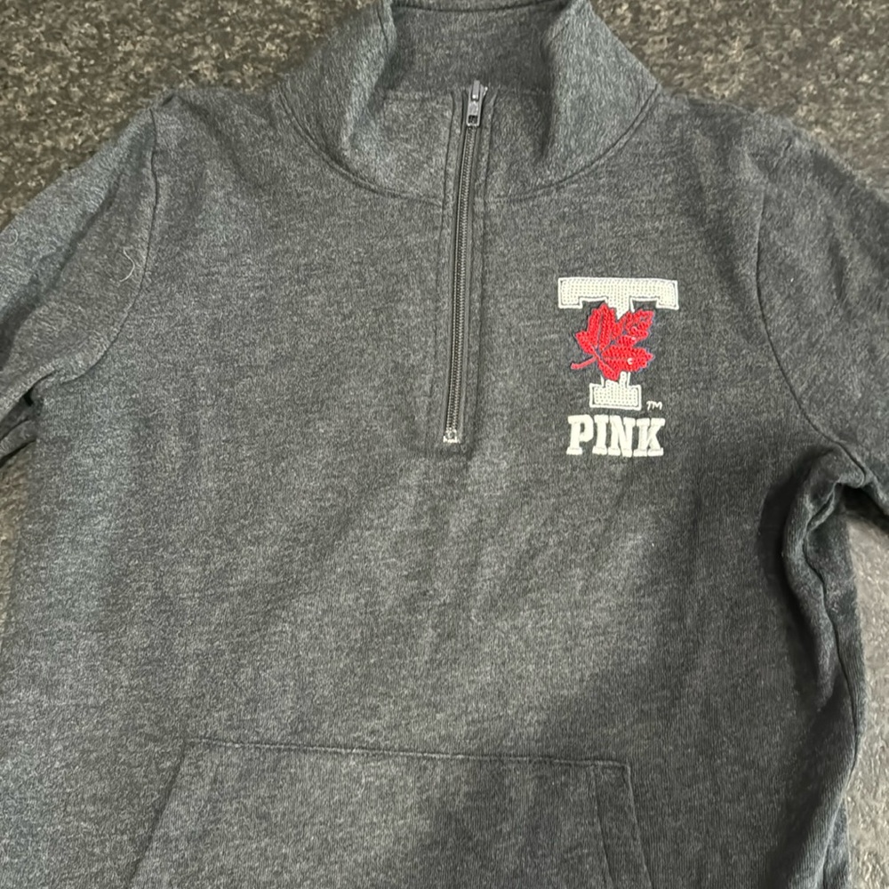 UEC VS Pink pullover